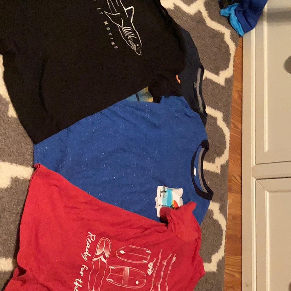 Lot of 4 Old Navy boys XL T-shirts’